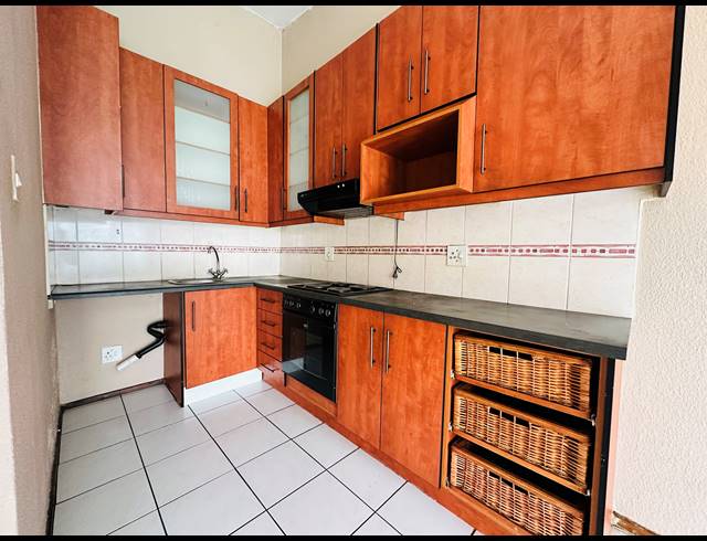 2 BEDROOM TOWNHOUSE FOR SALE IN RIDGEWAY